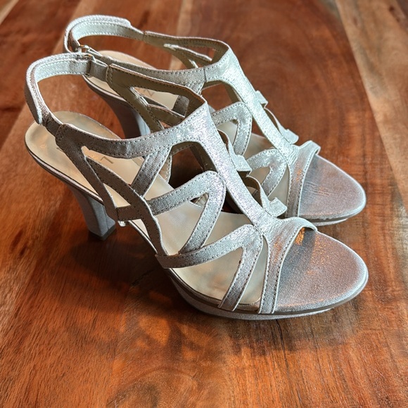 Women’s naturalizer, danya heeled sandal, taupe/gold size 6.5 medium - Picture 2 of 6